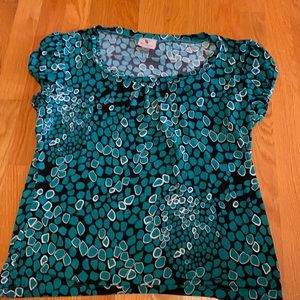 Worthington scoopshort sleeve green pattern blouse